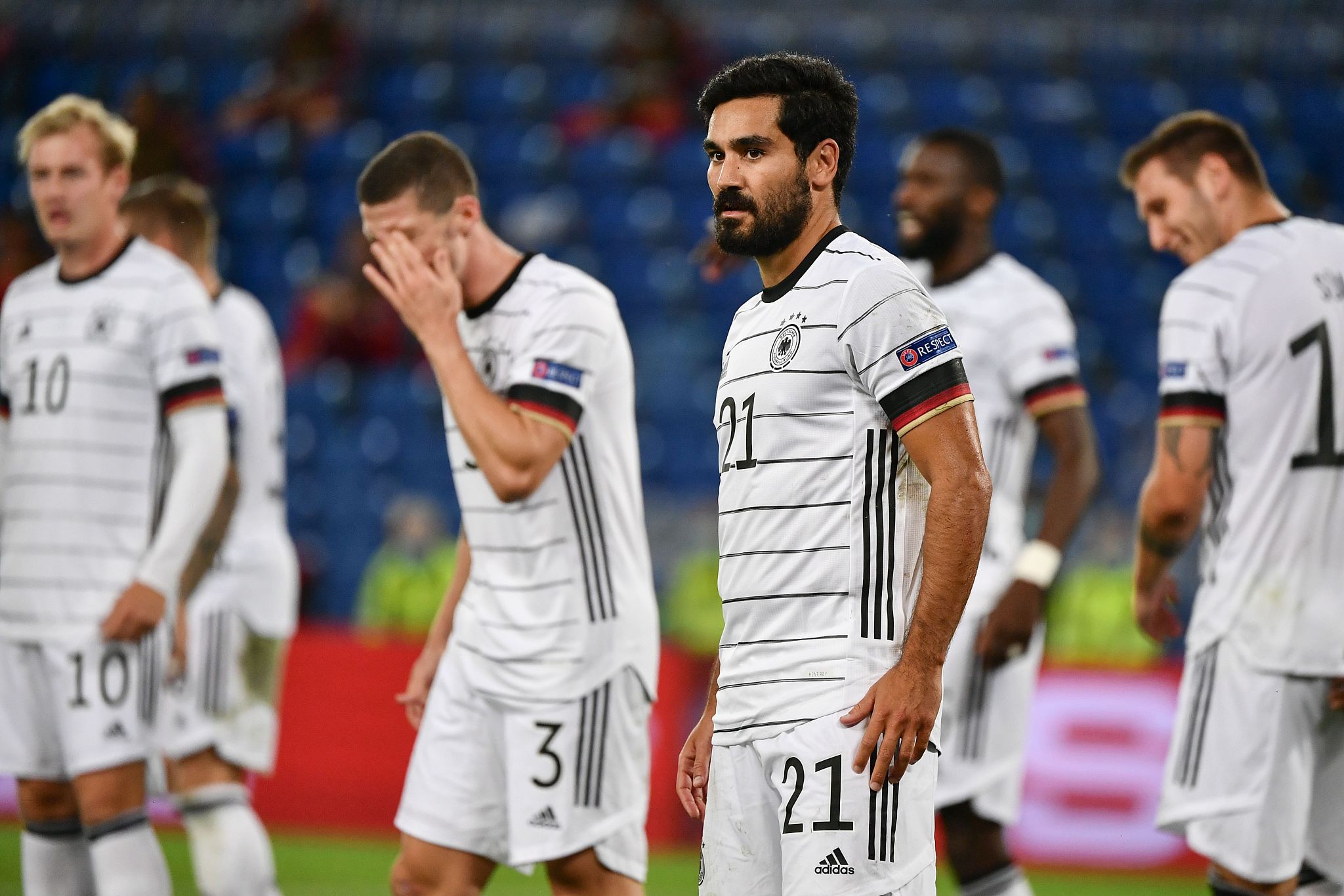 德国队在八分之一决赛中0比2不敌英格兰队出局